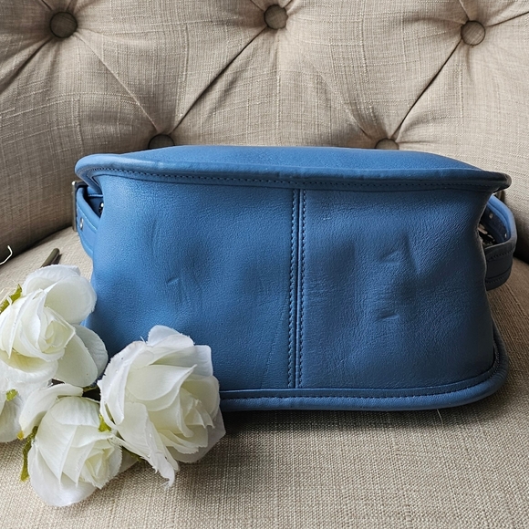 Vintage Coach Janice Ricardi-Desantos Legacy Bag # 9950  (Pool / Glacer Blue) - Picture 12 of 16